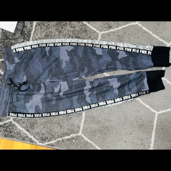 RARE VS PINK BLING CAMO SWEATSUIT SIZE M - Picture 3 of 10